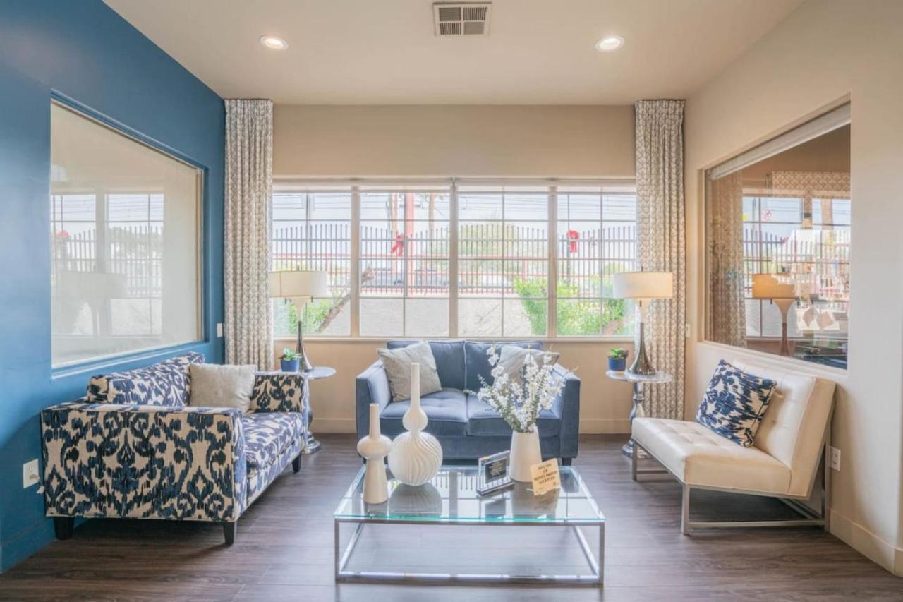 Posh 2Bd - Midtown - Gym, Pool, W-D, Parking - Sleeps 8 Appartement Phoenix Buitenkant foto