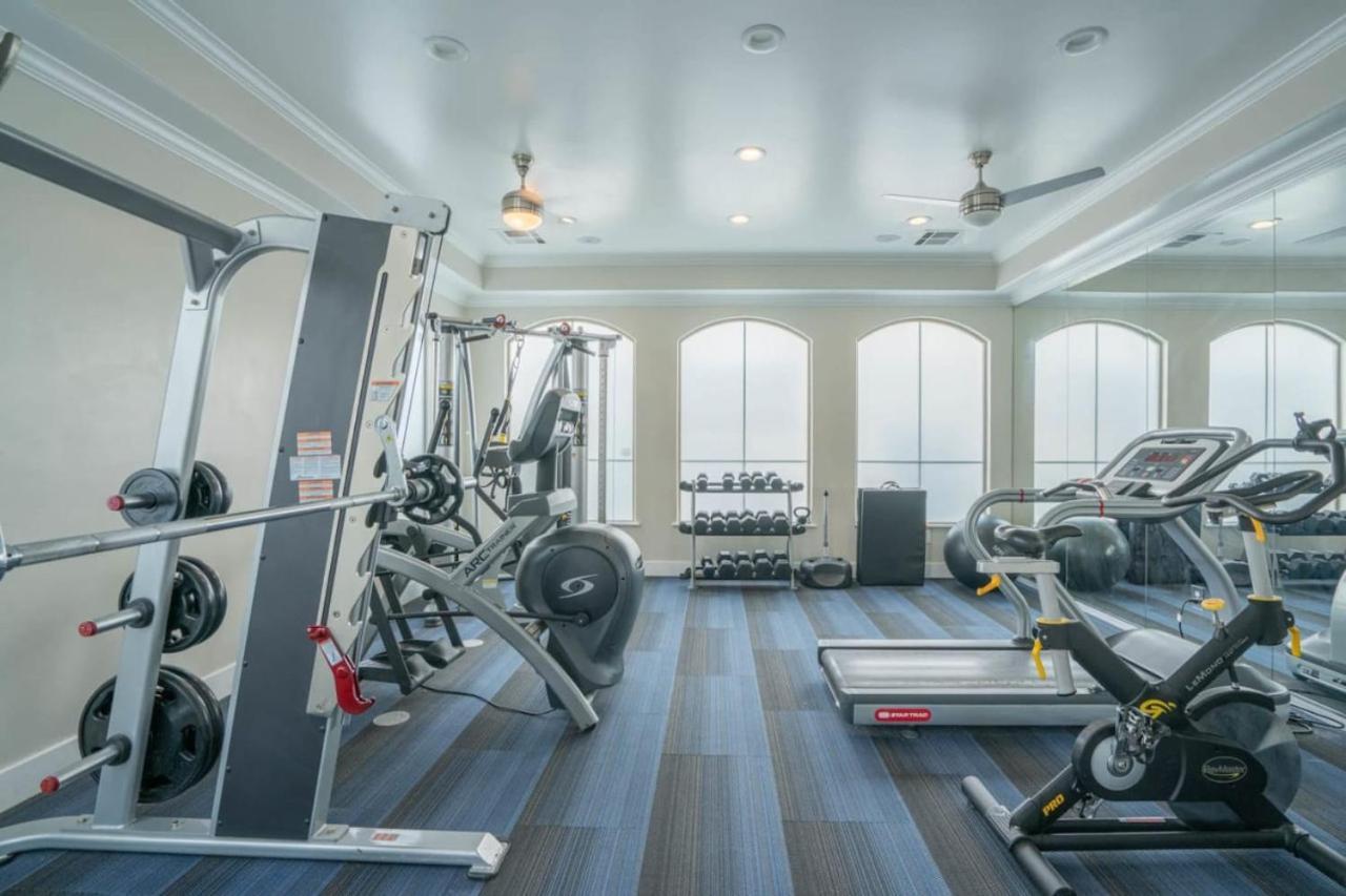 Posh 2Bd - Midtown - Gym, Pool, W-D, Parking - Sleeps 8 Appartement Phoenix Buitenkant foto