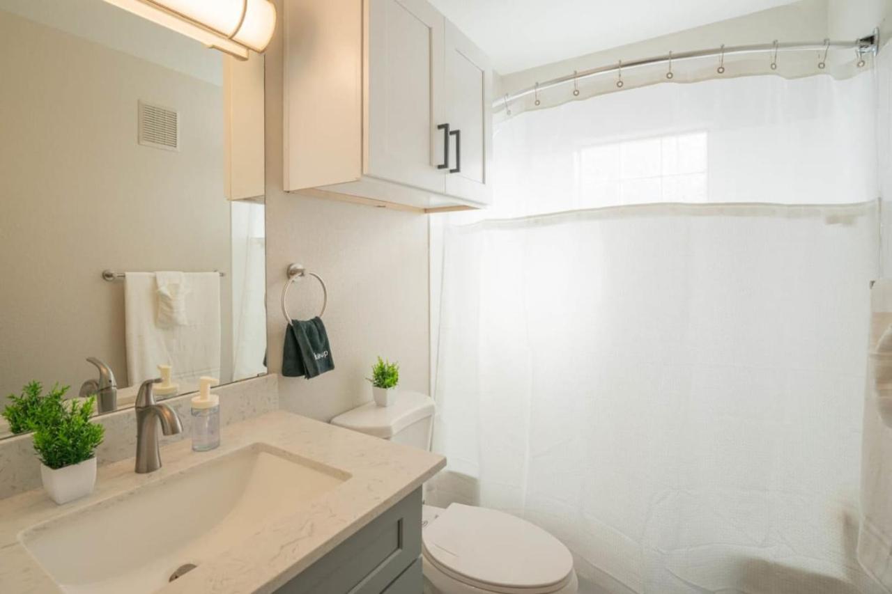 Posh 2Bd - Midtown - Gym, Pool, W-D, Parking - Sleeps 8 Appartement Phoenix Buitenkant foto