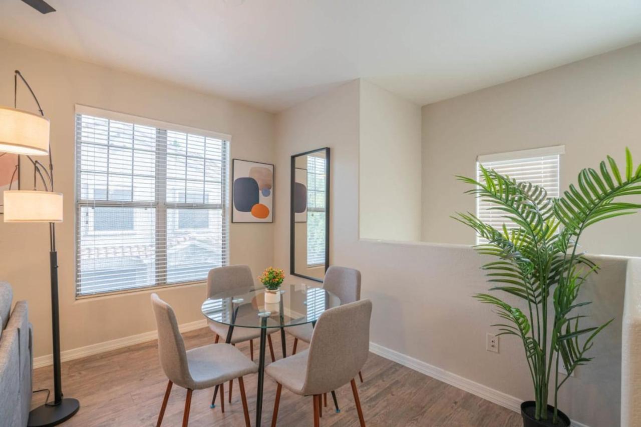 Posh 2Bd - Midtown - Gym, Pool, W-D, Parking - Sleeps 8 Appartement Phoenix Buitenkant foto