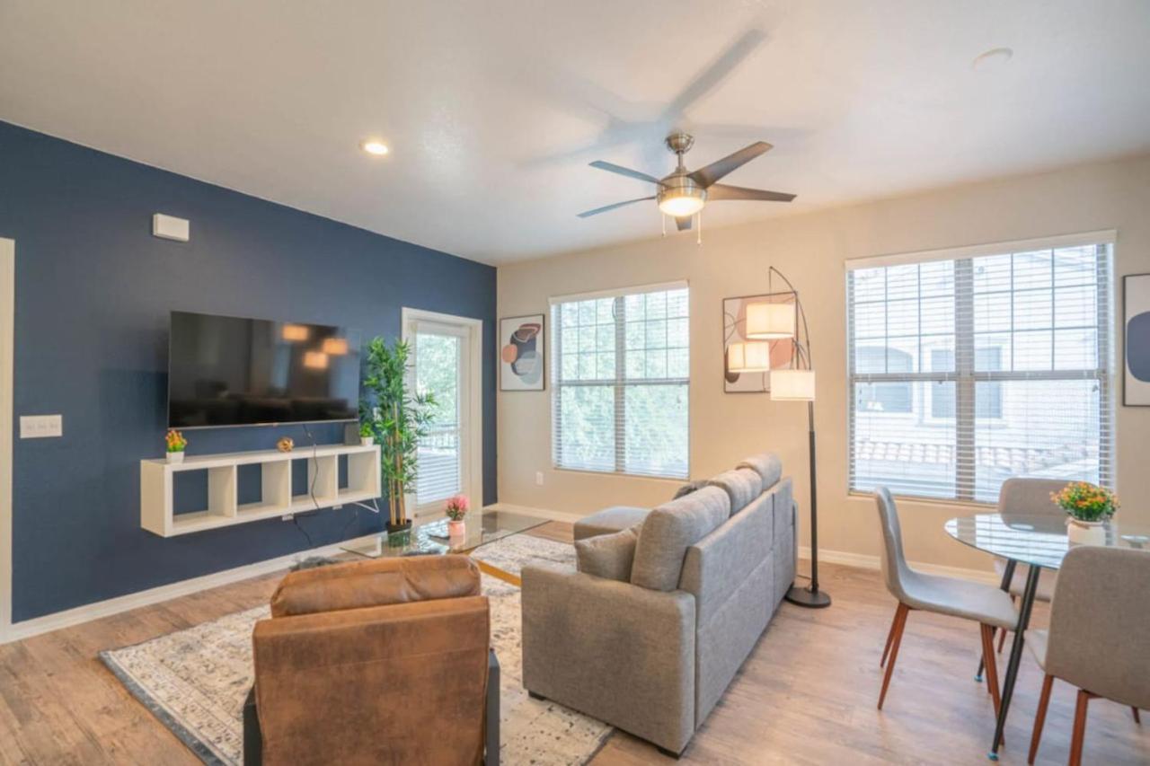 Posh 2Bd - Midtown - Gym, Pool, W-D, Parking - Sleeps 8 Appartement Phoenix Buitenkant foto